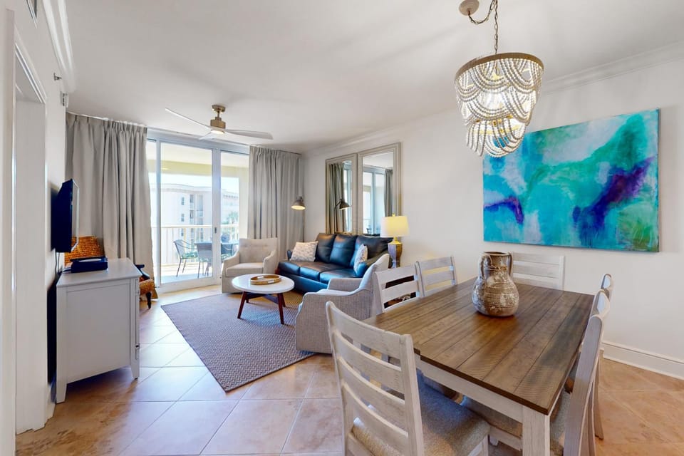 Gorgeous condo with beach access a pool hot tub central AC & washer&dryer House in Okaloosa Island