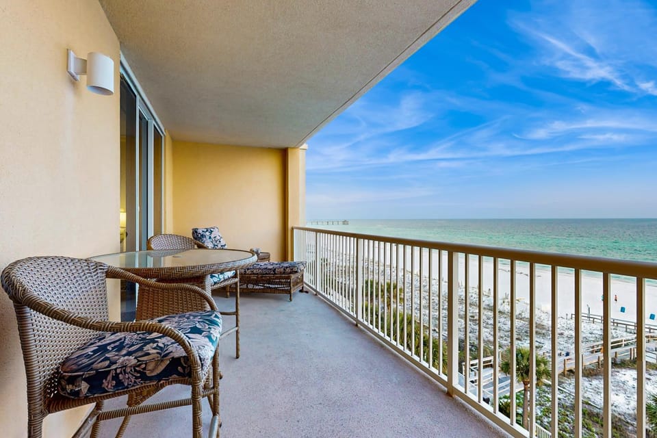 Modern Beachfront Condo with Shared Pools Nearby Activities Shops Restaurants House in Okaloosa Island