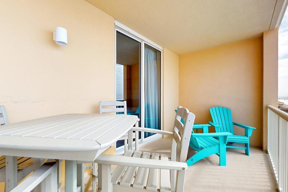 Beachfront condo with balcony hot tub pool gym open layout W&D & AC House in Okaloosa Island