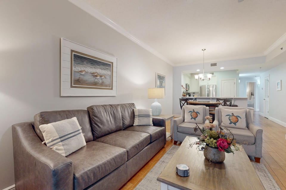 Modern Gulf-front condo with pools - close to activities shops and restaurants House in Okaloosa Island