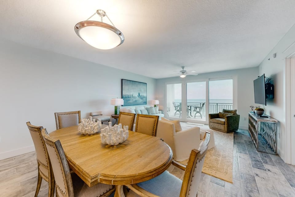 Fourth floor oceanfront condo with ocean views private W&D and central AC House in Okaloosa Island
