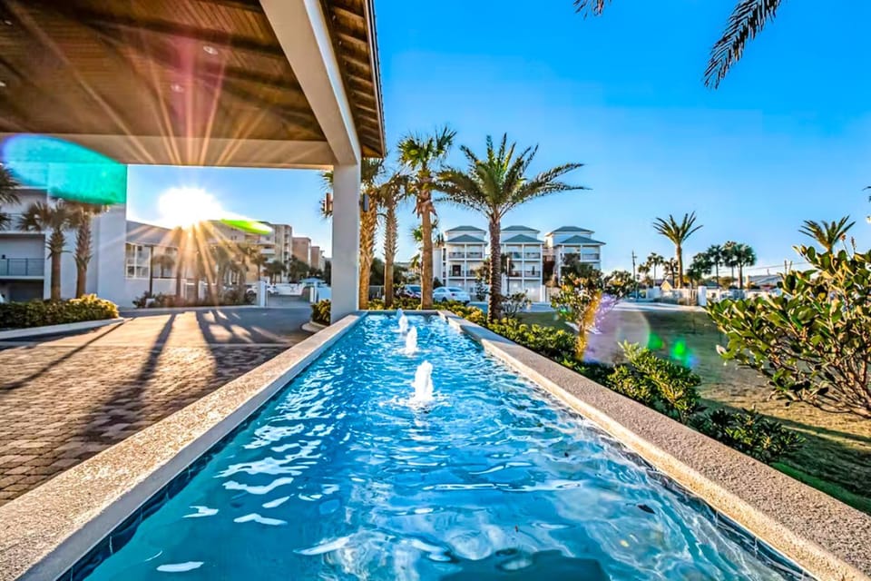 Third-floor Gulf-view condo with pool and hot tub access central AC & W&D House in Okaloosa Island
