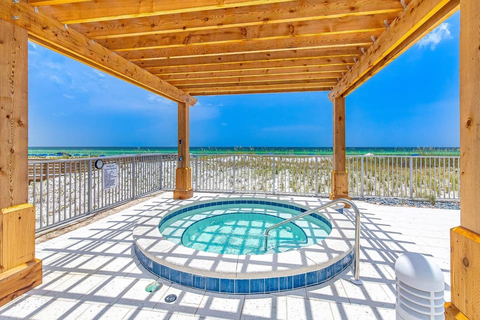 Third-floor Gulf-view condo with pool and hot tub access central AC & W&D House in Okaloosa Island