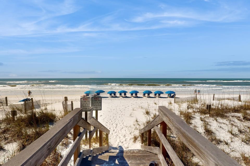 Bright & Airy Fourth-Floor Condo with Fast WiFi & a Shared Beachside Pool House in Okaloosa Island
