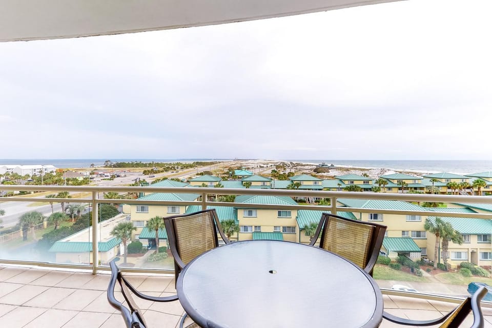 Condo with partial Gulf view fitness center pools & beach access - near shops House in Okaloosa Island