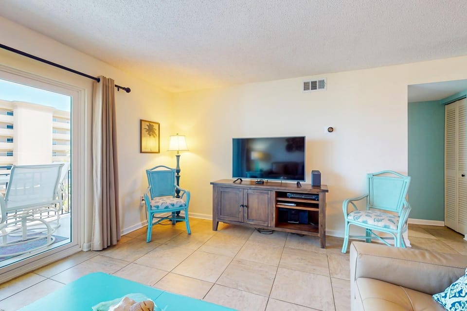 Serene Gulf-front condo with a pool tennis grilling area & beach access House in Okaloosa Island