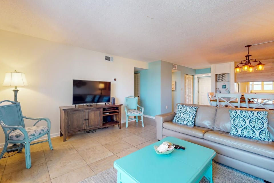 Serene Gulf-front condo with a pool tennis grilling area & beach access House in Okaloosa Island