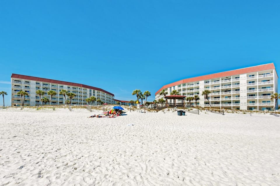 Gorgeous condo with private balcony gulf views shared pool & beach access House in Okaloosa Island
