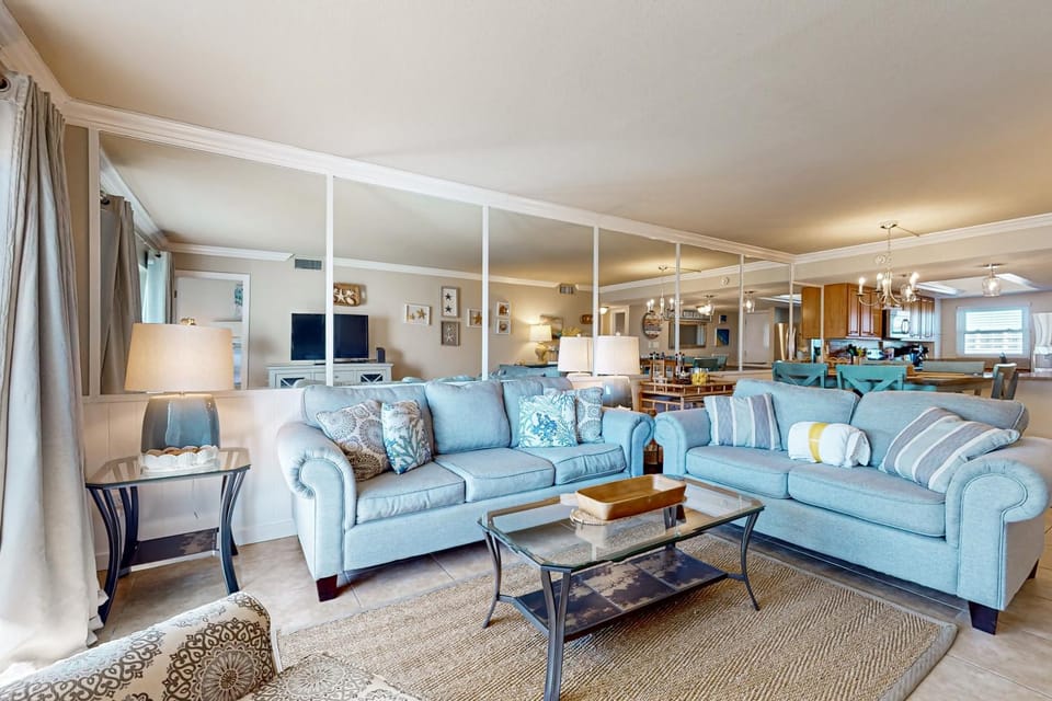 Gorgeous condo with private balcony gulf views shared pool & beach access House in Okaloosa Island