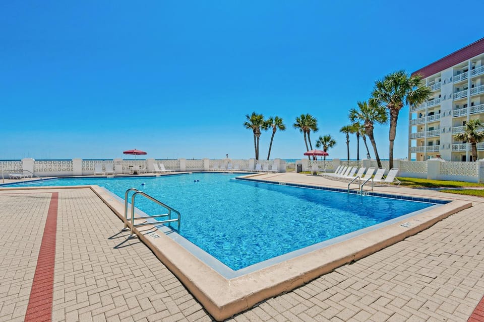 Gorgeous condo with private balcony gulf views shared pool & beach access House in Okaloosa Island