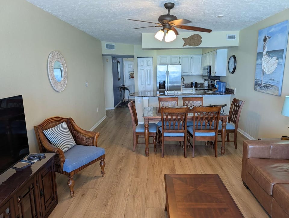 Beautiful Gulf-front Condo with a Community Pool and Free WiFi House in Okaloosa Island
