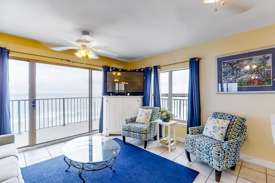 Wonderful Gulf-front condo with pool corner balcony central AC & beach access House in Okaloosa Island