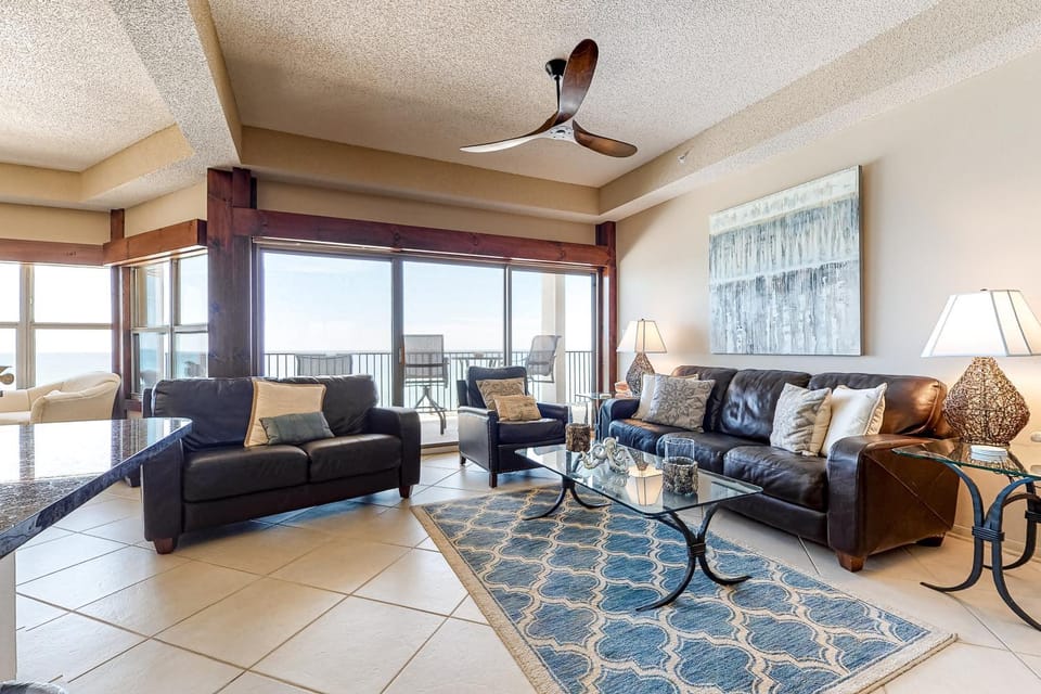 Oceanfront penthouse with pool access majestic ocean views washer&dryer & AC House in Okaloosa Island