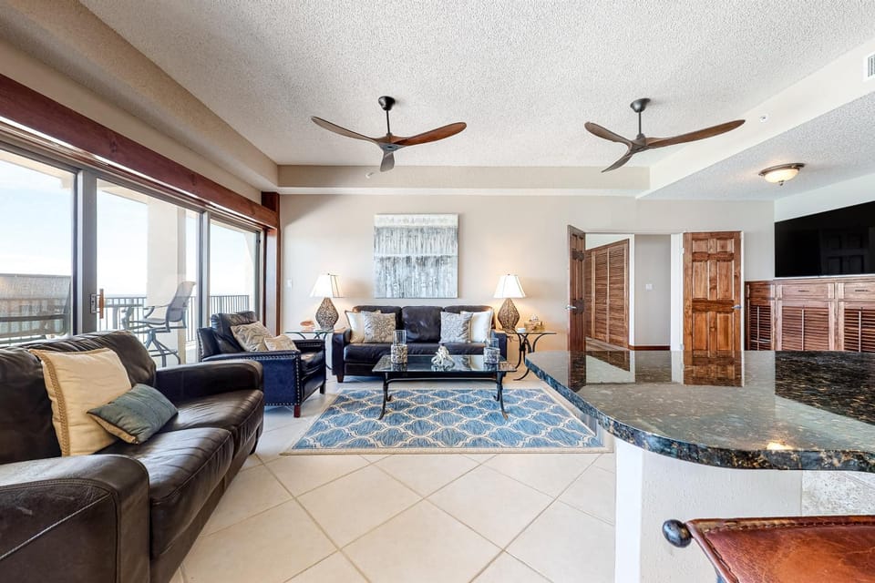 Oceanfront penthouse with pool access majestic ocean views washer&dryer & AC House in Okaloosa Island