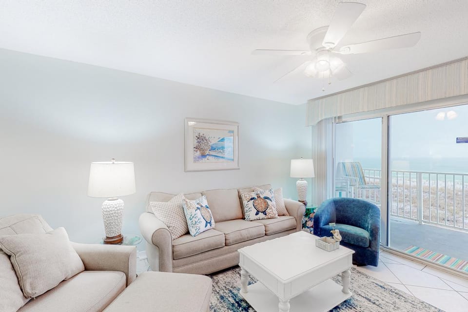 Charming Beachfront Condo Perfectly Located Near Entertainment House in Okaloosa Island