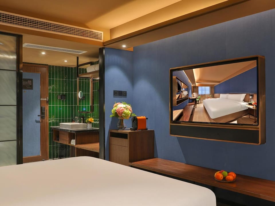 Bed, Photo of the whole room, Bedroom