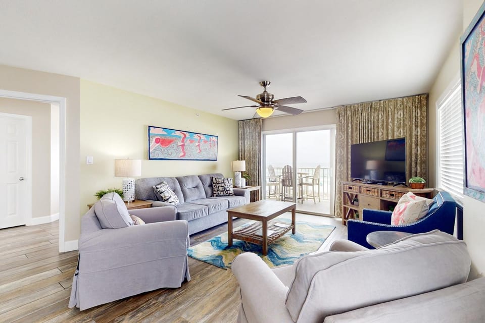 Relaxing oceanfront escape with fitness center shared pool & views House in Okaloosa Island