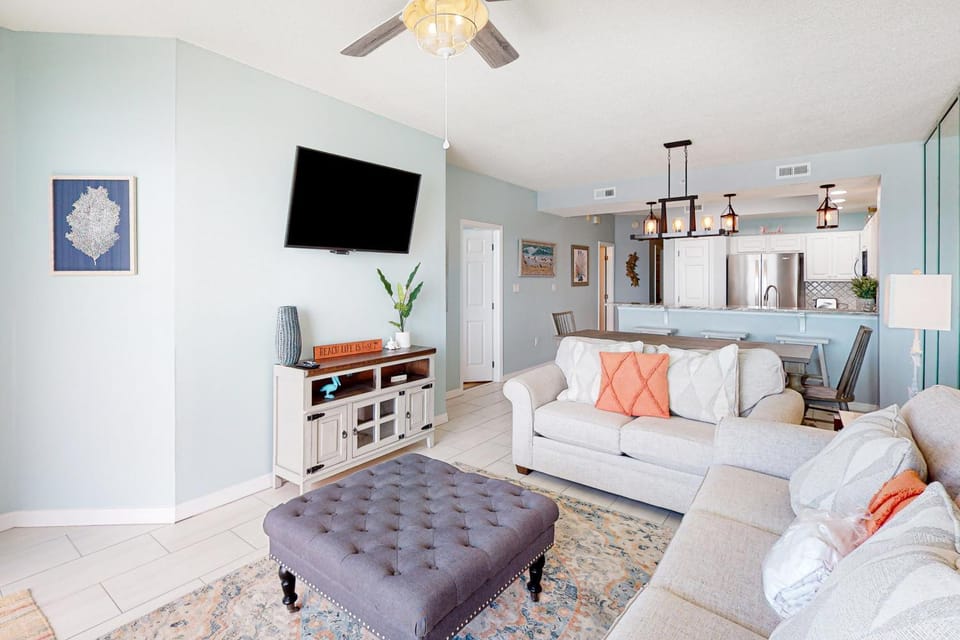 Beachfront condo with gulf views pool & balcony - near dining attractions House in Okaloosa Island