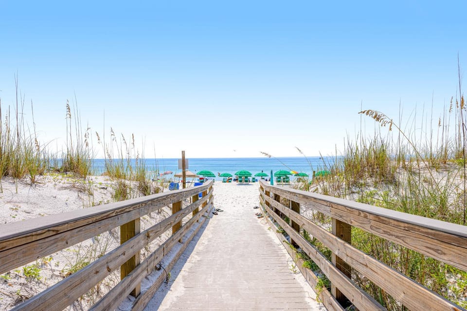 Vibrant Waterfront Condo Short Drive to Plenty of Tasty Dining Spots House in Okaloosa Island