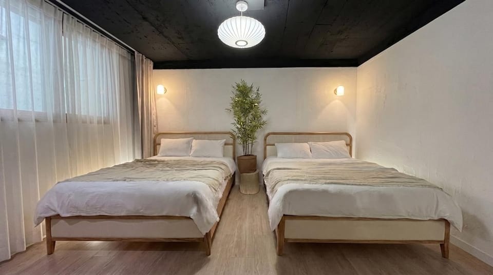 Bed, Bedroom, Area and facilities