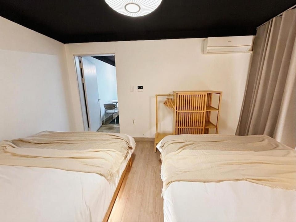Bed, Bedroom, Area and facilities, wardrobe, air conditioner