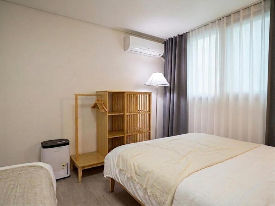 Bed, Bedroom, Area and facilities, wardrobe, air conditioner
