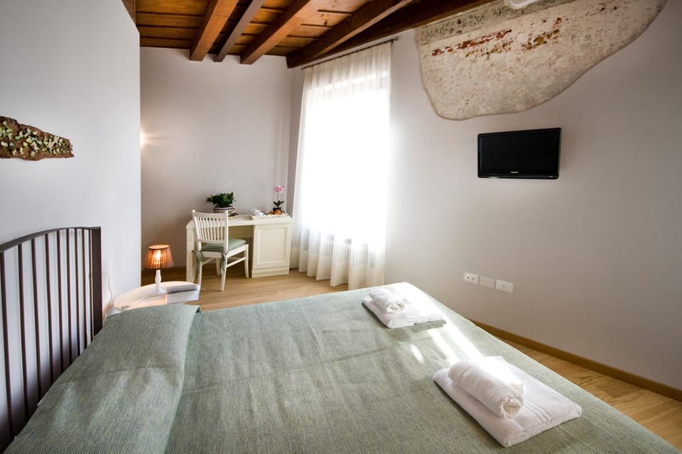 Day, Photo of the whole room