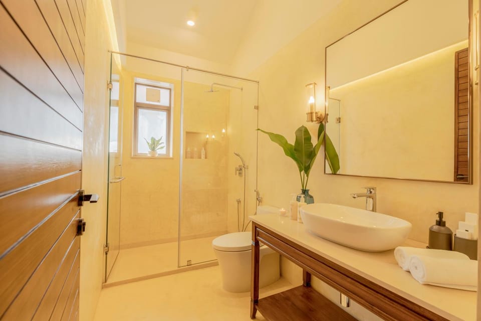 Shower, Toilet, Bathroom, towels