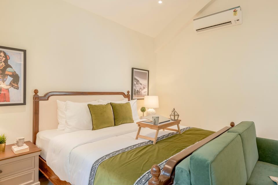 Bed, Photo of the whole room, Bedroom, air conditioner