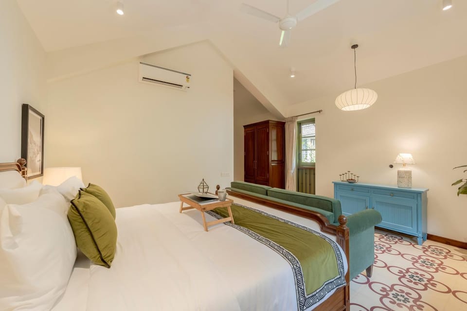 Bed, Photo of the whole room, Bedroom, air conditioner