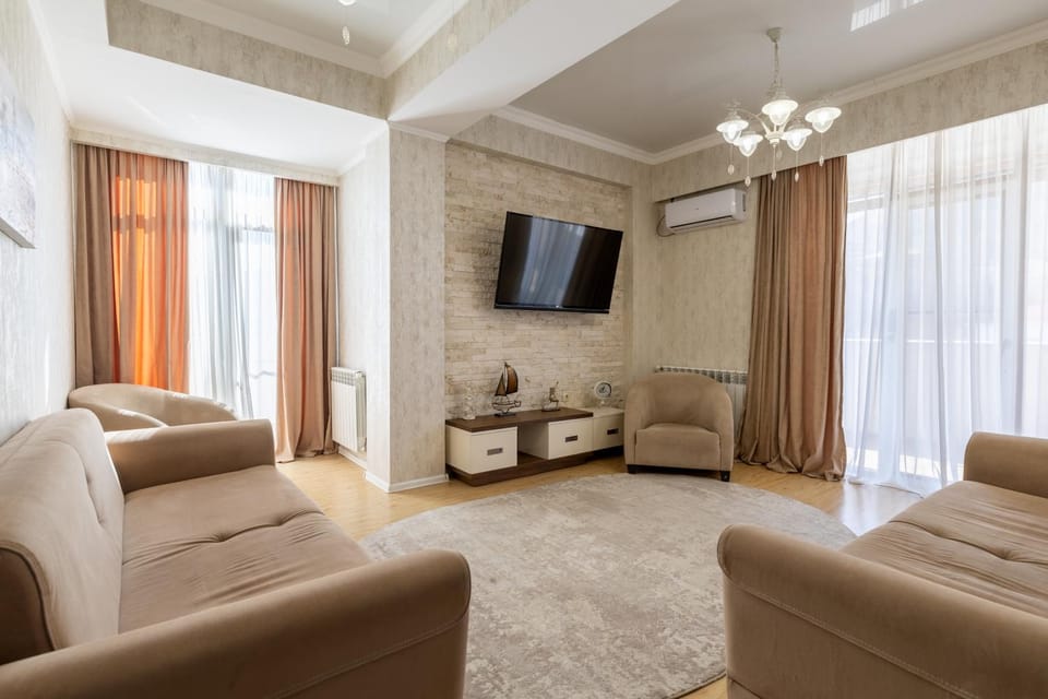 Communal lounge/ TV room, TV and multimedia, Living room, Seating area, Evening entertainment, air conditioner