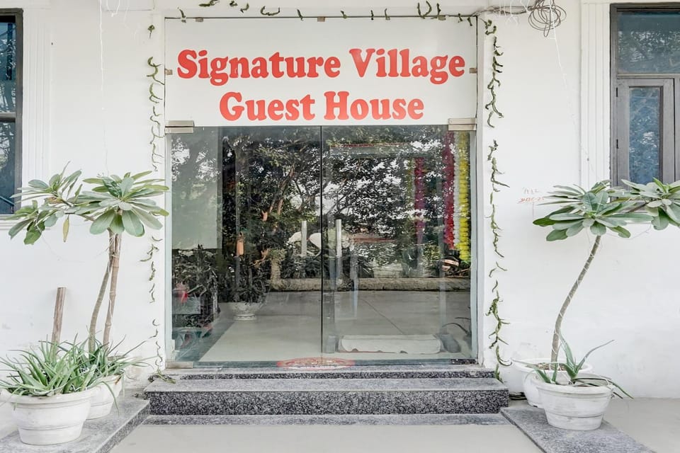 Facade/entrance