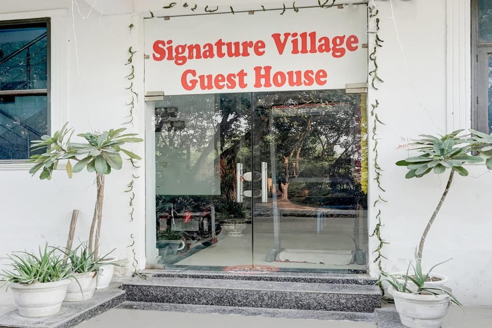 Facade/entrance