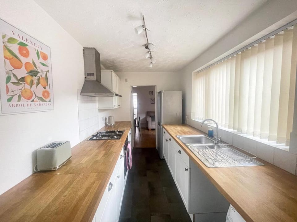 3 Bed plus Sofa sleeps 6 central House in Middlesbrough
