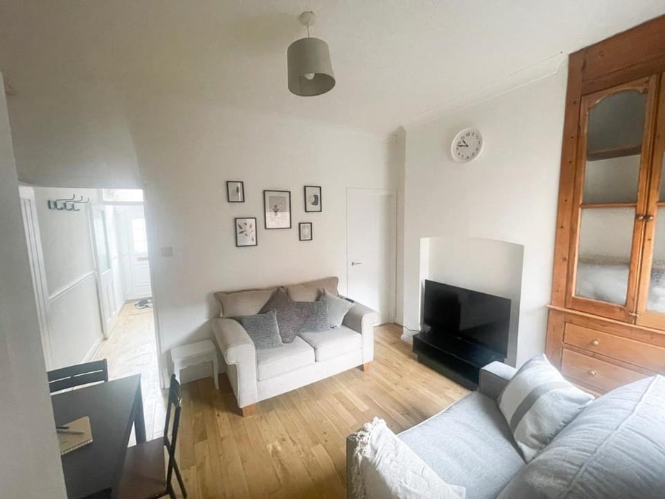 3 Bed plus Sofa sleeps 6 central House in Middlesbrough