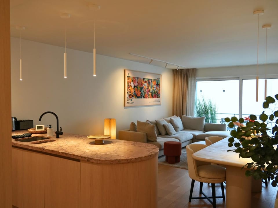 Communal lounge/ TV room, Kitchen or kitchenette, Living room, Lounge or bar, Seating area, Dining area, stove, kitchen