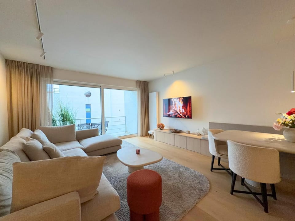 Communal lounge/ TV room, Living room, Lounge or bar, Seating area