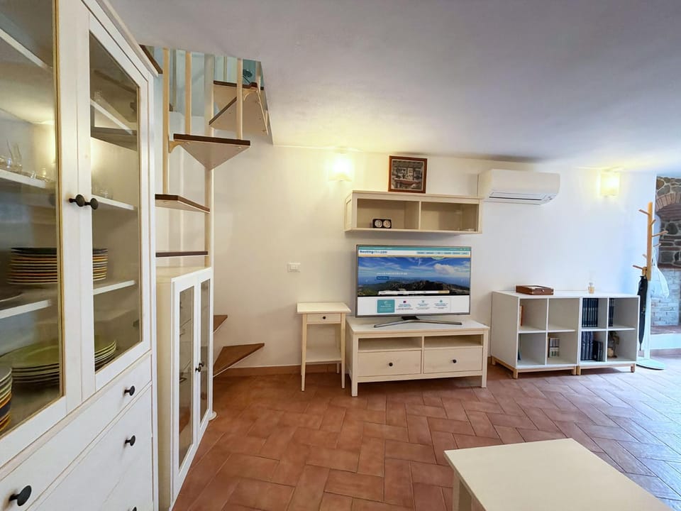 Communal lounge/ TV room, TV and multimedia, air conditioner