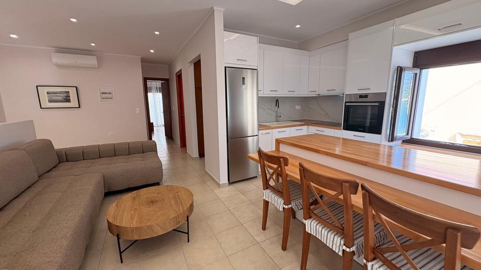 Kitchen or kitchenette, Living room, Photo of the whole room, Seating area, Dining area, oven, stove, kitchen, air conditioner