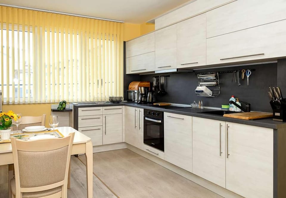 Kitchen or kitchenette, Dining area, dishwasher, oven, stove