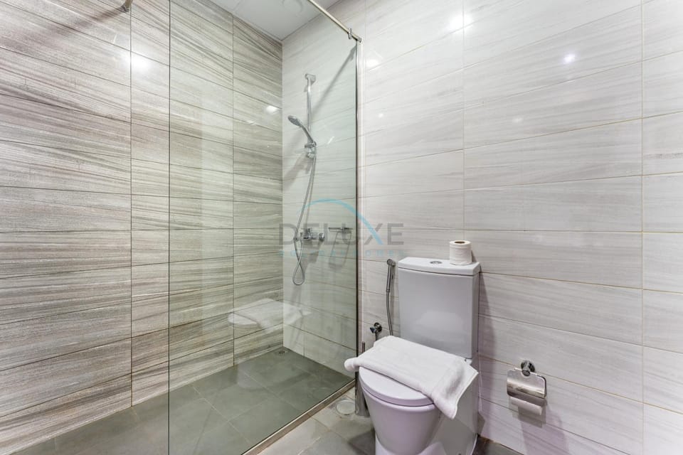 Shower, Toilet