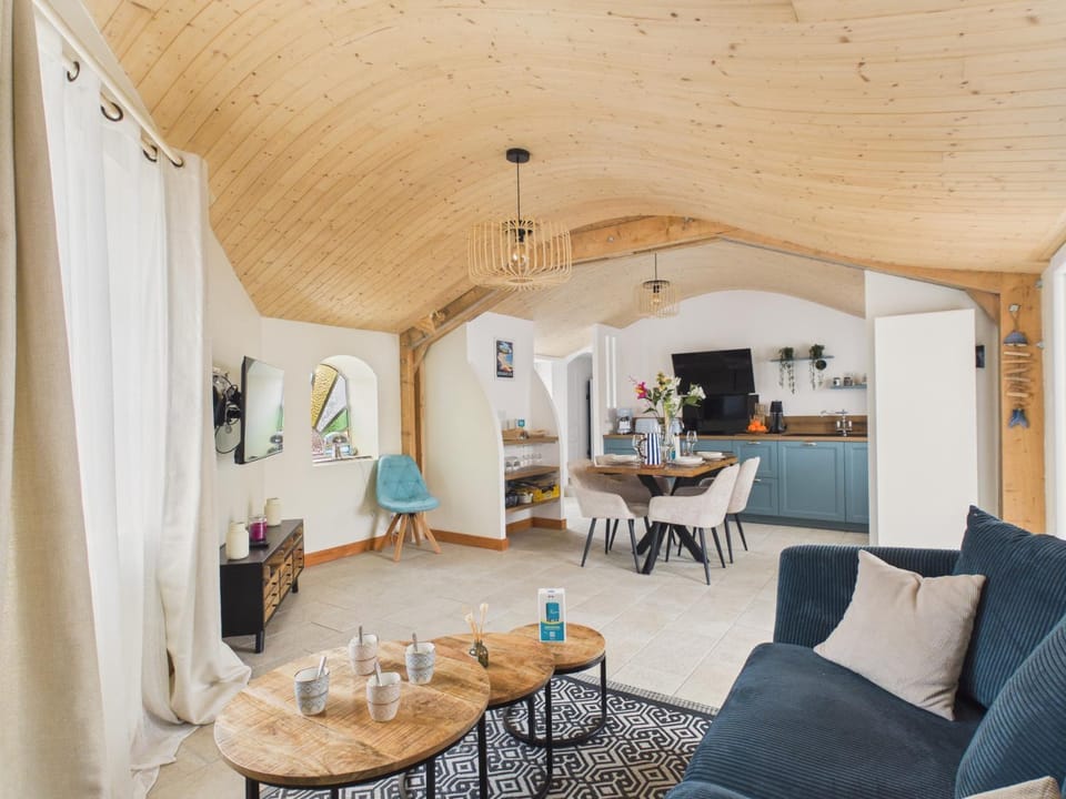 Communal lounge/ TV room, Living room