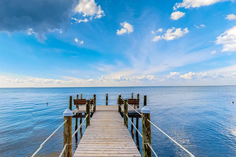 Beachfront Dog-Friendly Home with Deck Private Outdoor Pool AC Grill Free WiFi House in Fairhope