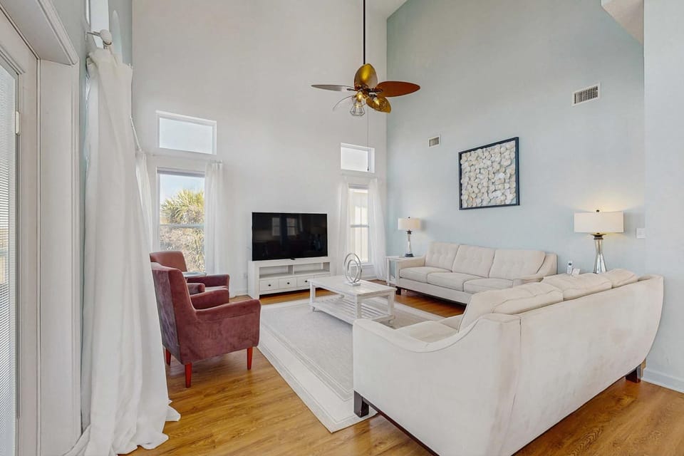 Beachfront Dog-Friendly Home with Deck Private Outdoor Pool AC Grill Free WiFi House in Fairhope