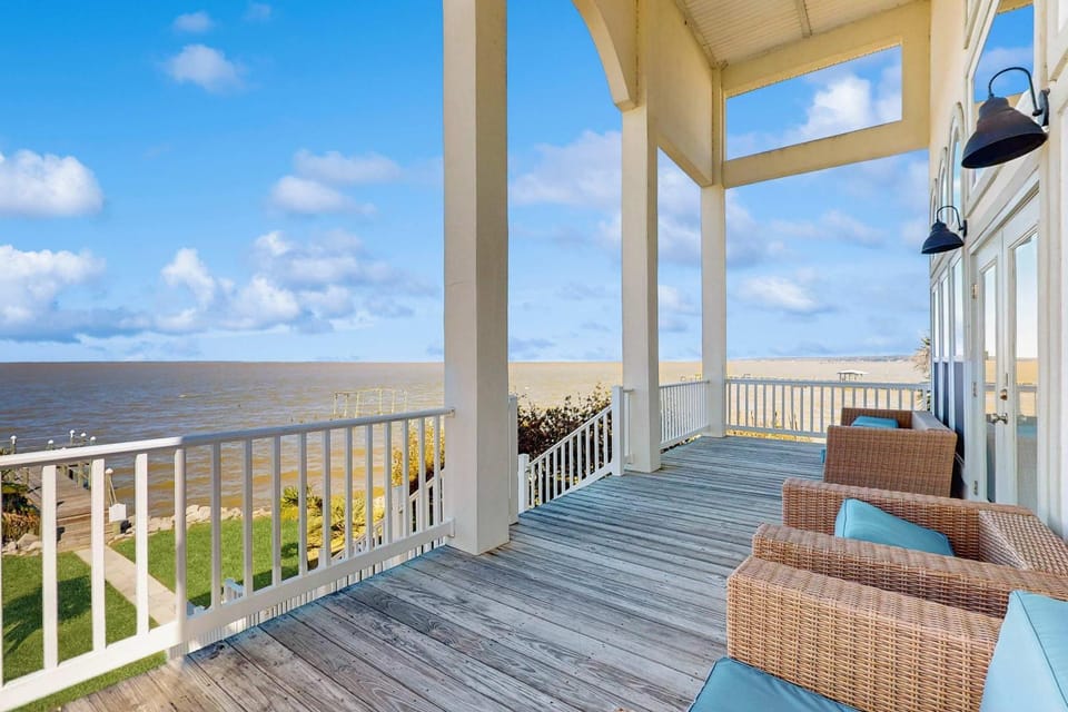 Beachfront Dog-Friendly Home with Deck Private Outdoor Pool AC Grill Free WiFi House in Fairhope