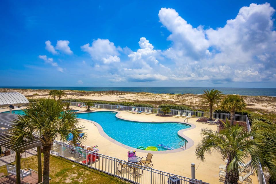 Gulf Highlands condo with gorgeous views shared pool House in Alabama