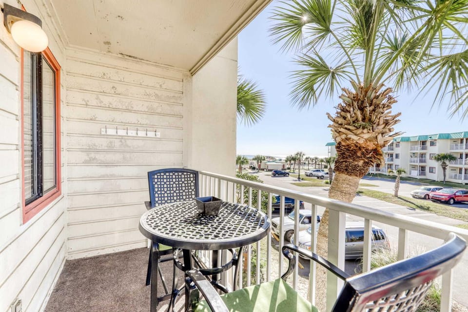 Gulf Highlands condo with gorgeous views shared pool House in Alabama