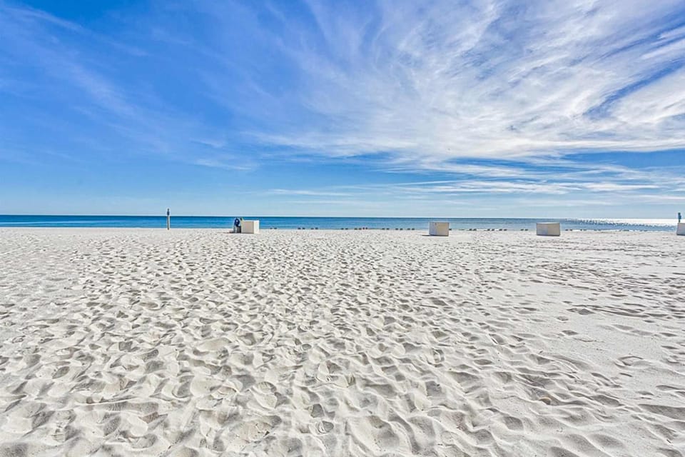 Waterfront home with a private deck gas grill WiFi & central AC House in Gulf Shores