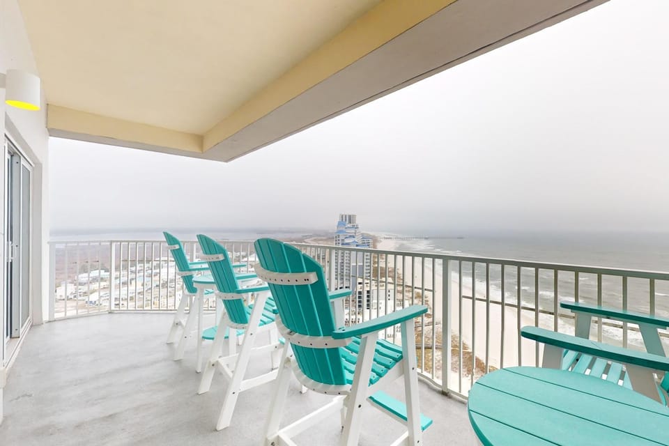 Waterfront home with a private deck gas grill WiFi & central AC House in Gulf Shores