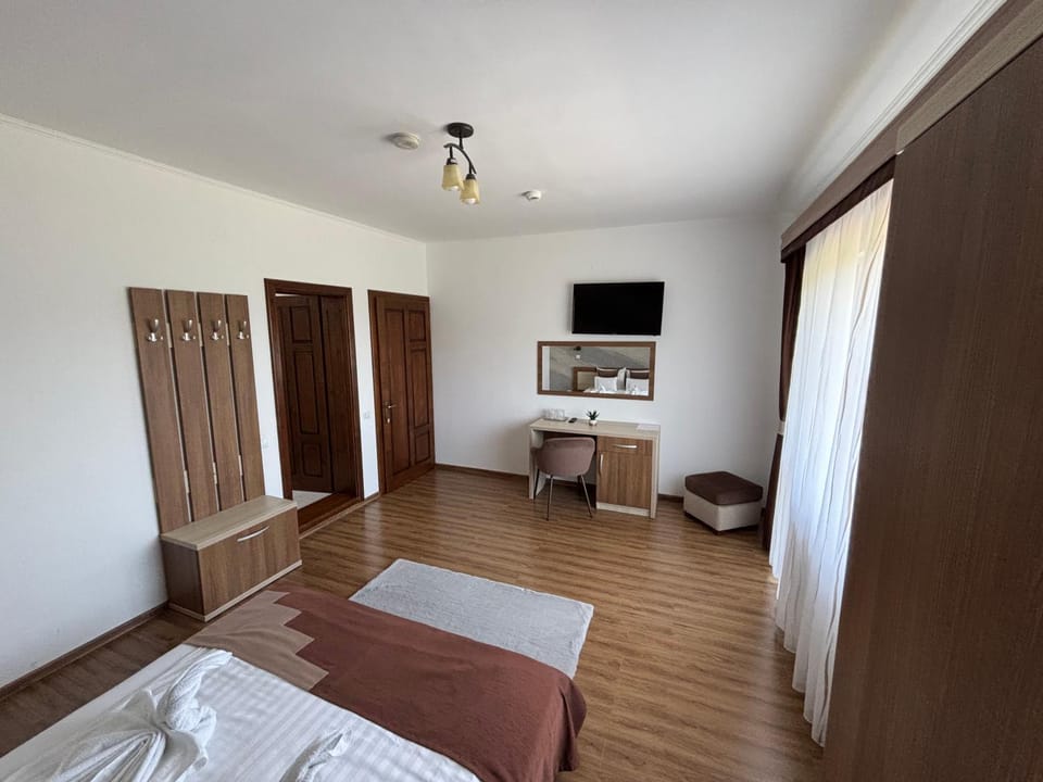 Bed, Photo of the whole room, towels, wardrobe